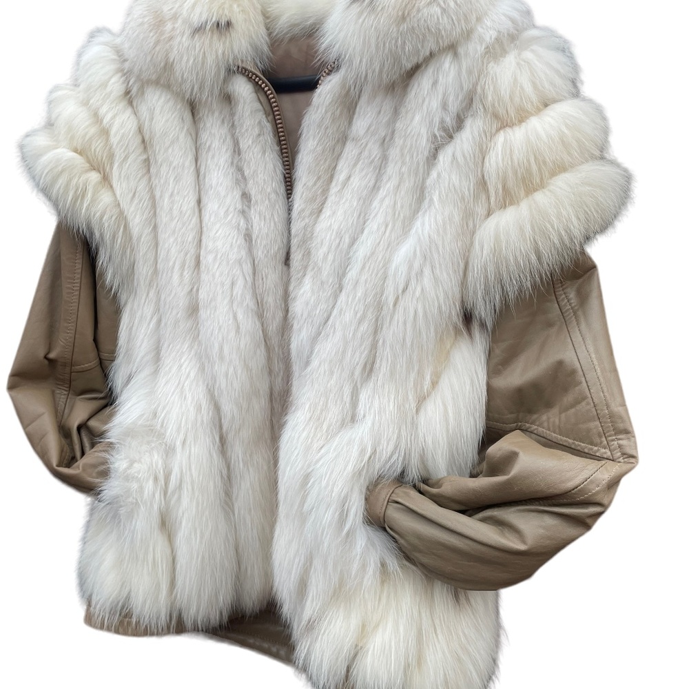 White Fox fur bomber jacket with convertible leather sleeves ! Mint storage cond